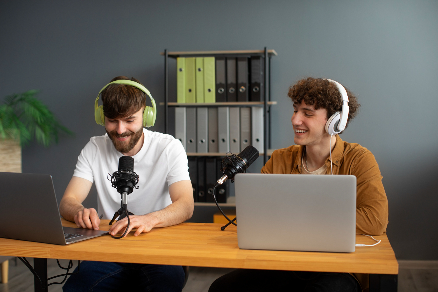 10 Best SaaS Podcasts for Founders and CEOs in 2024
